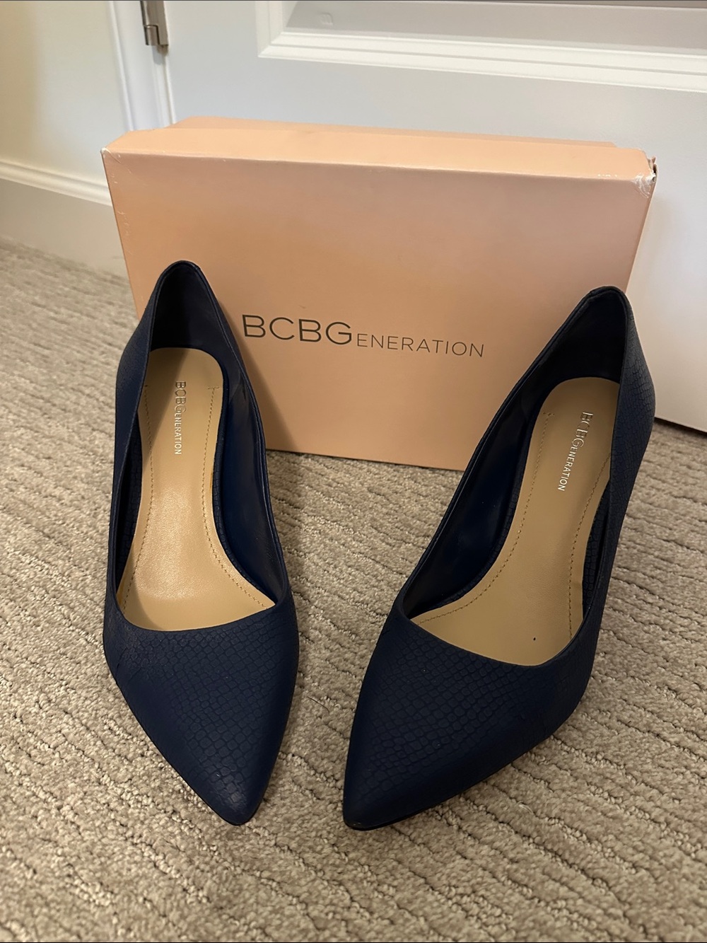 BCBGeneration Navy Pointed Toe Mid Heel Pumps with Subtle Textured Upper 9.5